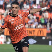 Den franske midtbanespiller Enzo Le Fée slutter sig til A.S. Roma